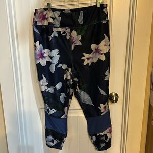 Nine West like new active stretch floral leggings size 3X in great condition